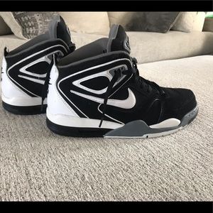 Men’s Nike Air Flight Falcons Sz. 11
